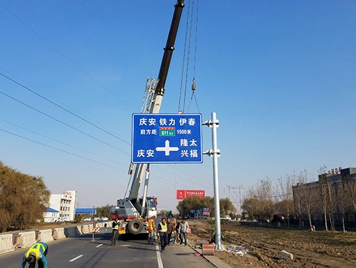 嘉兴嘉兴道路护栏网网片该如何进行正确的选购呢？